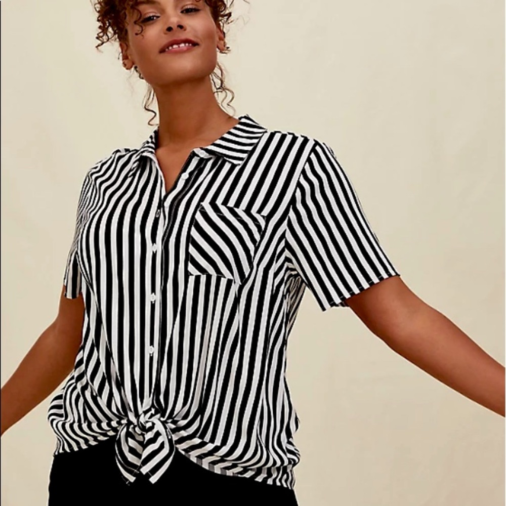 NWT TORRID b&w stripe challis button front shirt